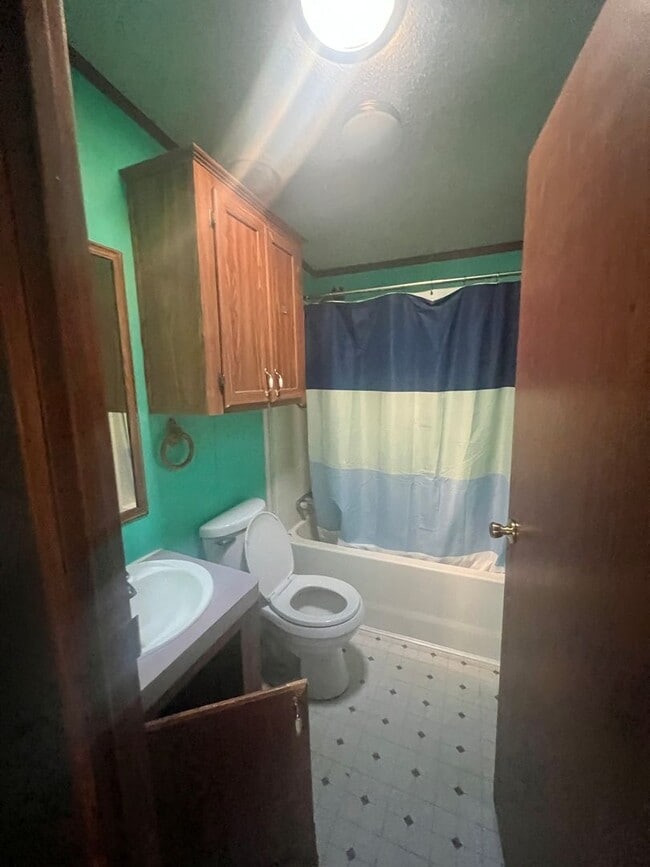 Building Photo - Peden Point/Mrytle Grove/Masonboro Loop South Wilmington  2 garage garage! Oak Trees! Covered Porch!