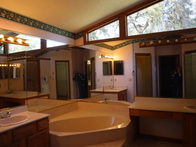 Building Photo - Beautiful Brick Home in Crystal Lakes Estate Call Carole Arcaro 386-216-4900 Deltona Lakes Realty