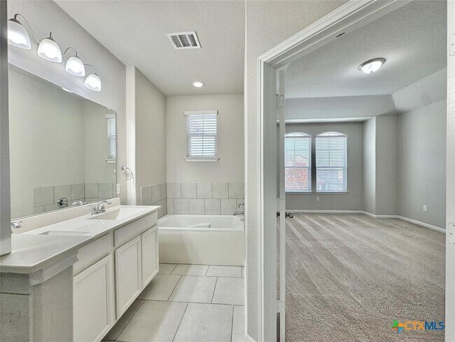 Building Photo - 113 Homily Dr