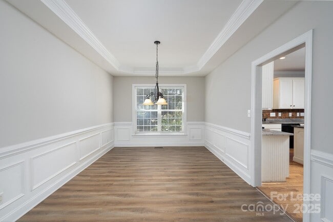 Building Photo - 604 Queenswater Ln