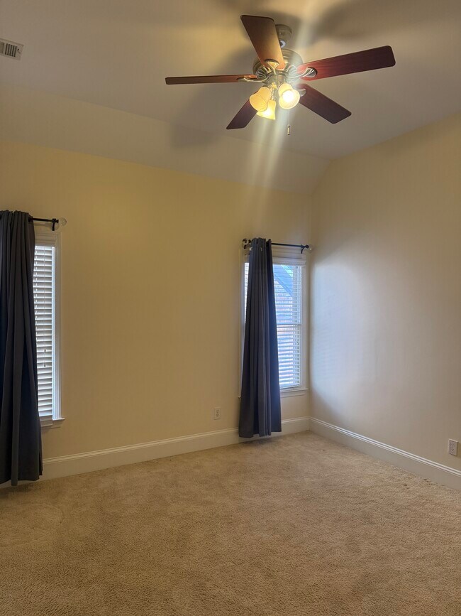 Building Photo - 2745 Lenox Rd NE