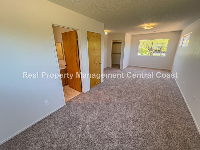 Building Photo - AVAILABLE NOW - Spacious Country Home in S...