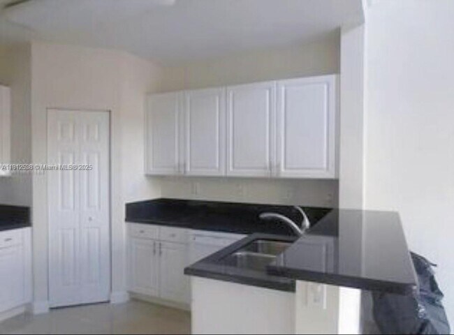 Building Photo - 7332 NW 112th Ct