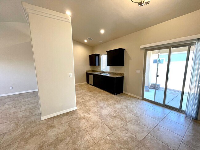 Building Photo - Centrally Located 3BR Home Near Airway Ave | Granite Kitchen, 2-Car Garage & Fenced Yard!