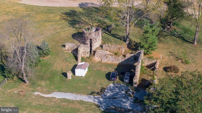 Building Photo - 1025 N Chatham Rd