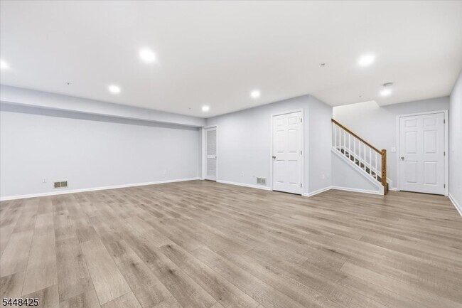Building Photo - 604 Knollwood Ct