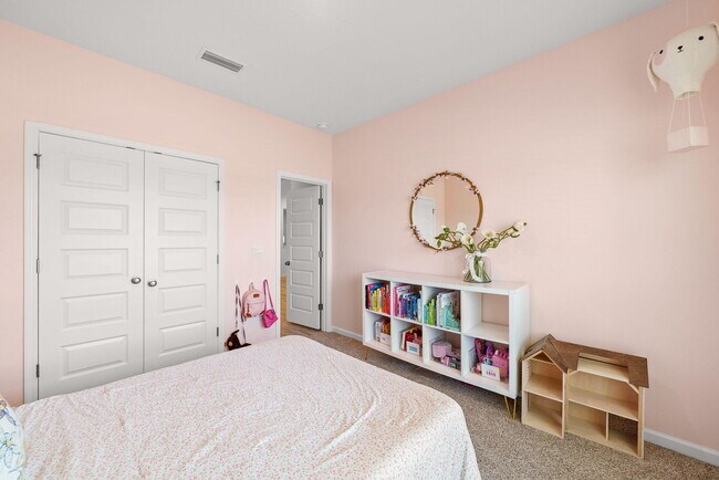 Building Photo - 39 Bluebeech St