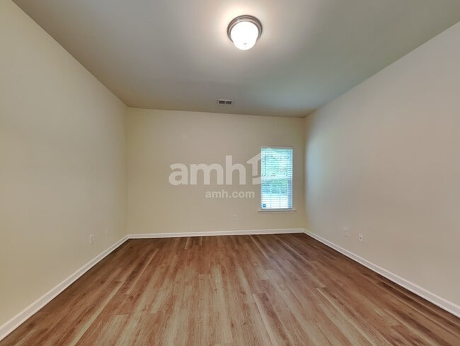 Building Photo - 118 Still Water Cir