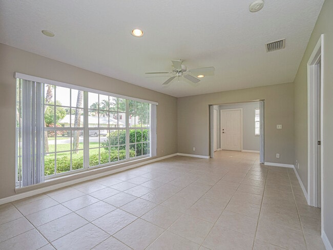 Building Photo - 922 Pirate Cove Ln