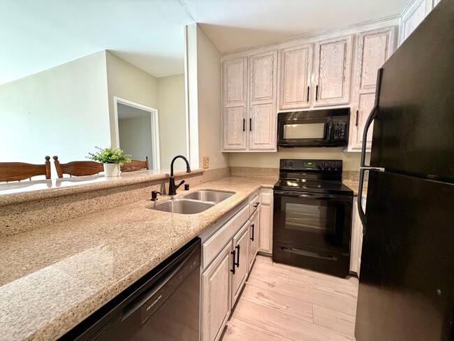 Building Photo - 2 Bed | 2 Bath Condo Near Pepperdine University – Gated Community with Ocean Views