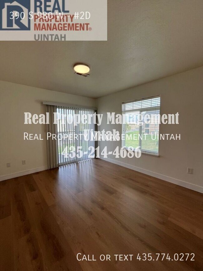 Building Photo - 390 980