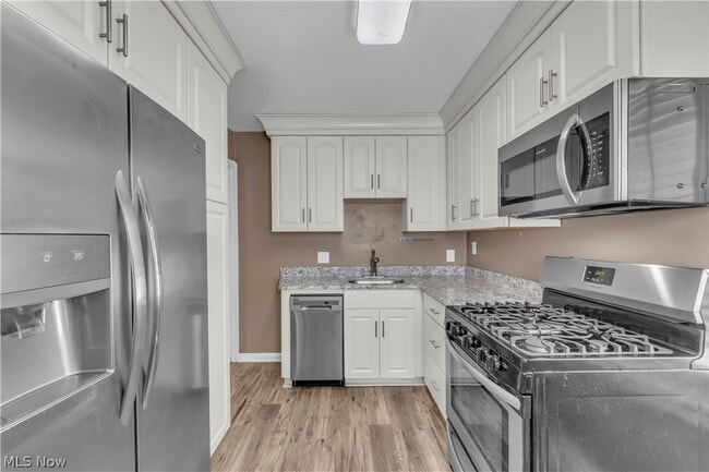 Building Photo - 4610 Yorkshire Ave