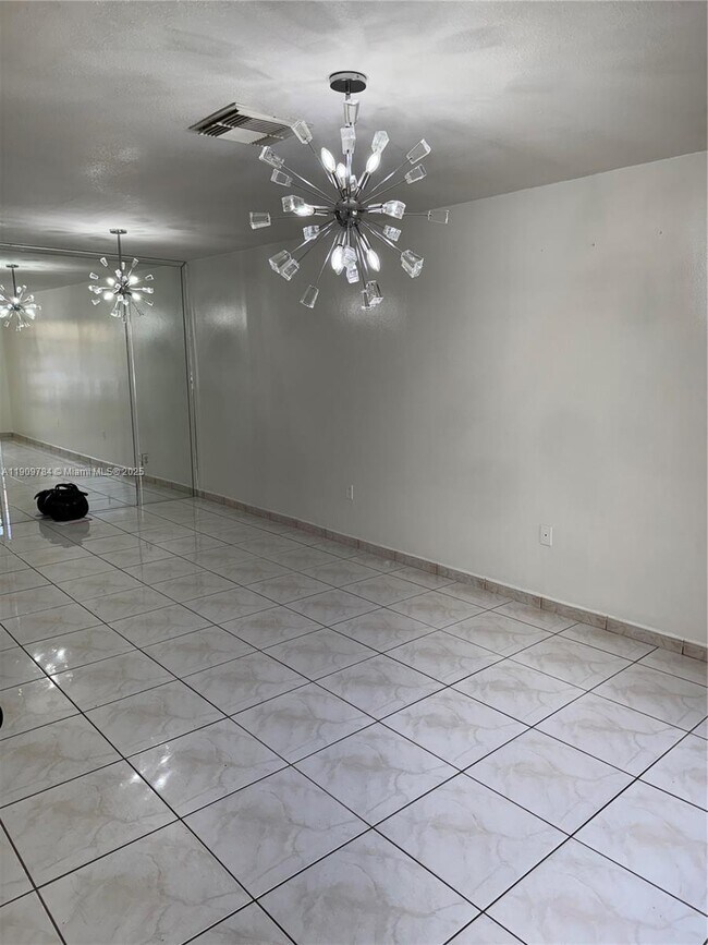 Building Photo - 6025 SW 133rd Ct