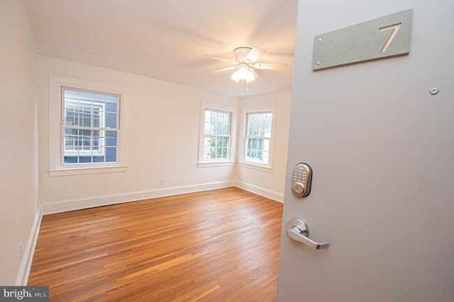 Building Photo - 308 N Division St