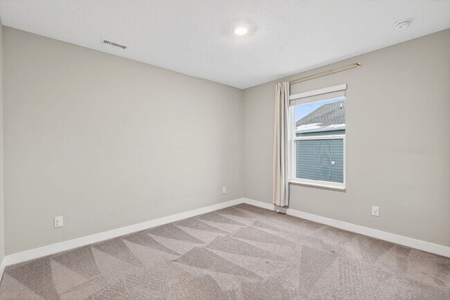 Building Photo - Welcome to this stunning 4-bedroom, 2.5-bathroom home located in the desirable Westfield, IN.