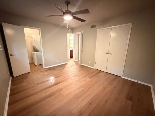 Building Photo - 1bed/1bath condo in 78704
