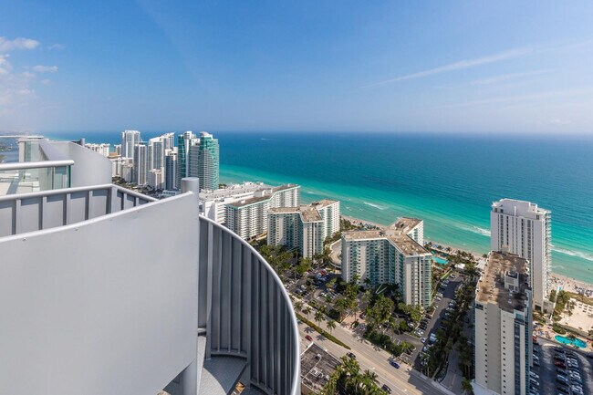 Building Photo - 2721 Hallandale Beach Blvd