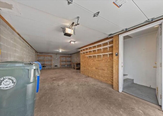 Building Photo - 2 Bedroom, 2.5 Bath Condo in Harleston Village of Downtown Charleston!