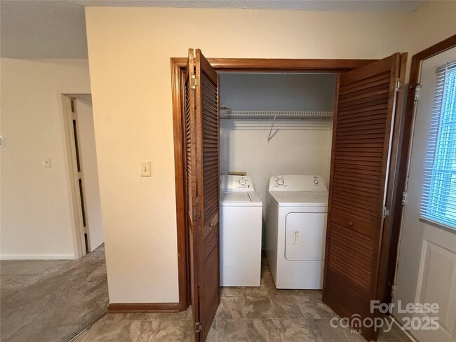 Building Photo - 131 Pine Meadow Ln