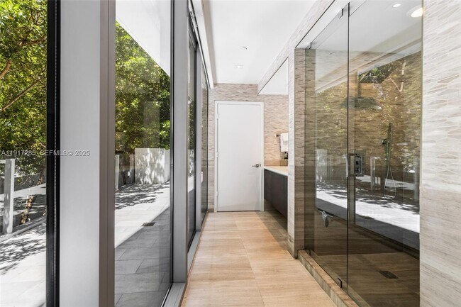 Building Photo - 1 Collins Ave