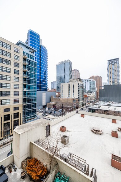 Building Photo - 70 W Huron St