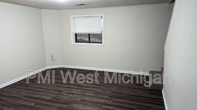 Building Photo - 6079 In the Pines Dr SE