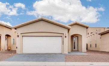 Building Photo - East El Paso 3 bed Refrig A/C in Gated Com...