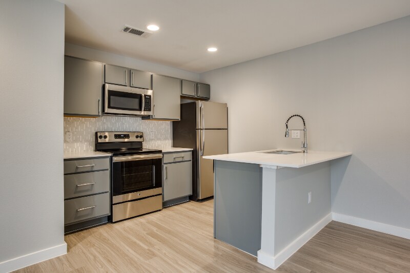 Building Photo - 3328 Cedarplaza Ln