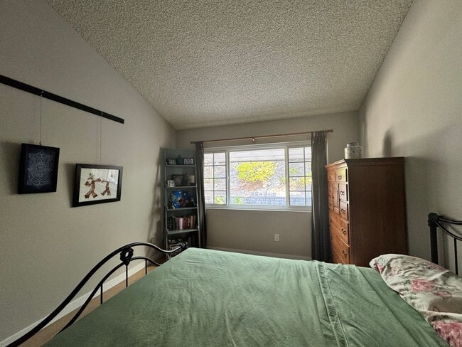 Building Photo - Beautiful 4-Bedroom + Loft Home in Desirab...