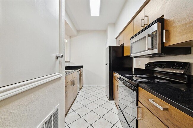 Building Photo - 3780 Tanglewilde St