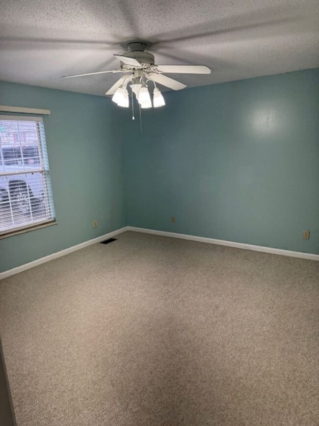 Building Photo - Maryville City Schools 37804 - 3 bedroom, 2 bath home - Contact Bako Patel (865)283-5600