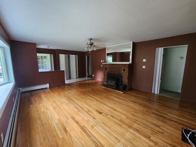Building Photo - 128 White Pond Rd