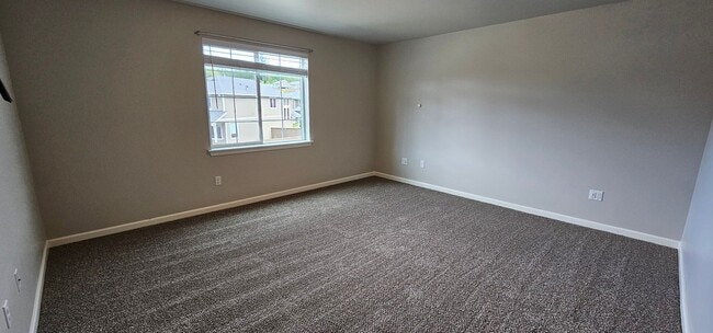 Building Photo - Two-Story Bremerton Home