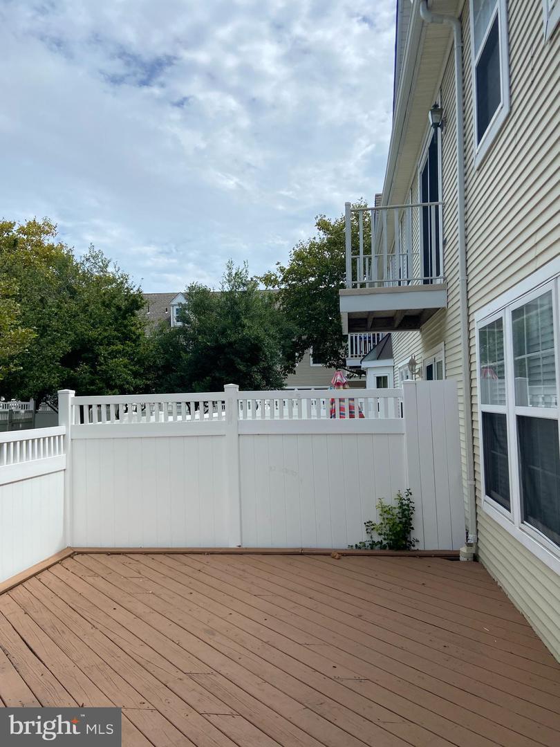 Building Photo - 10 Starboard Ct