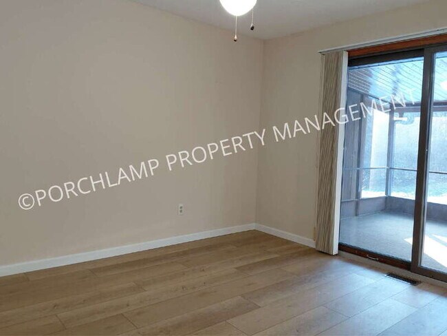 Building Photo - 587 Maryland Ave NE