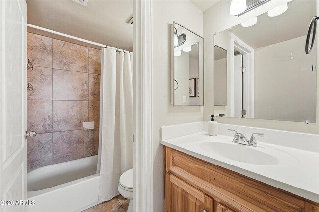 Building Photo - 3200 S Litzler Dr