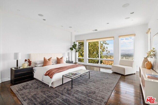 Building Photo - 14435 Mulholland Dr