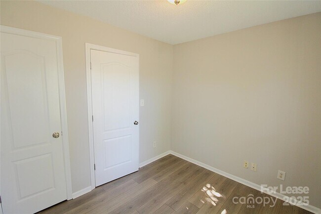 Building Photo - 409 Peachtree Rd