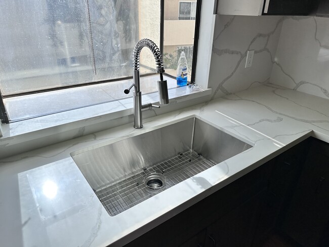 New Sink, Faucet, Counter top. - 848 Lincoln Blvd