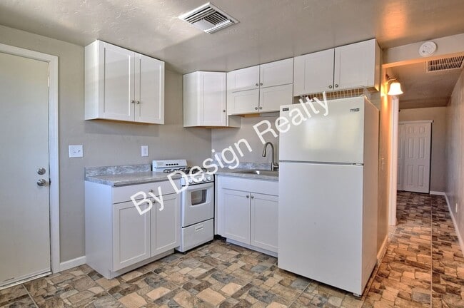 Building Photo - Updated Midtown 1 Bed 1 Bath
