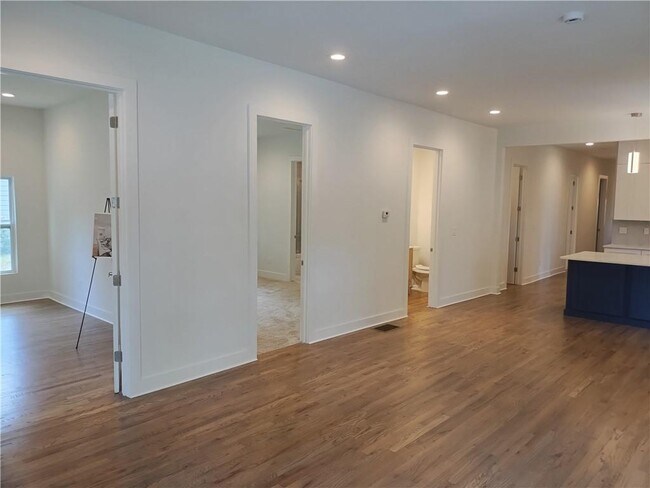 Building Photo - 3279 Elm St