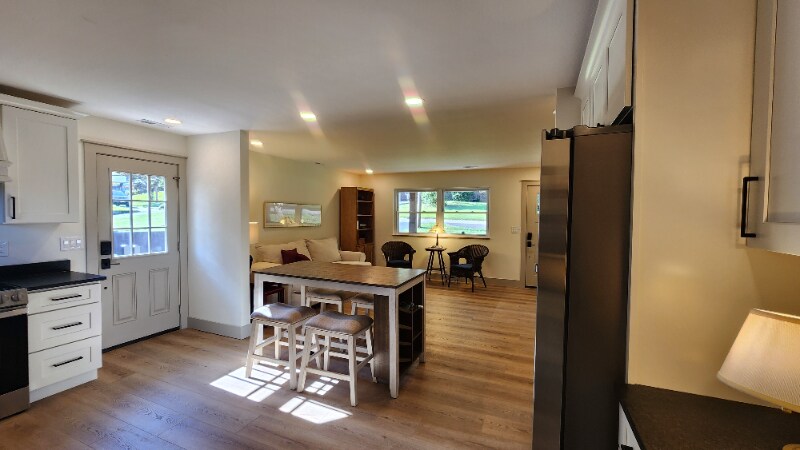 Building Photo - 1704 S Forest Dr