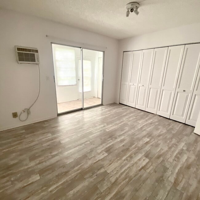 Building Photo - 286 Tilford N