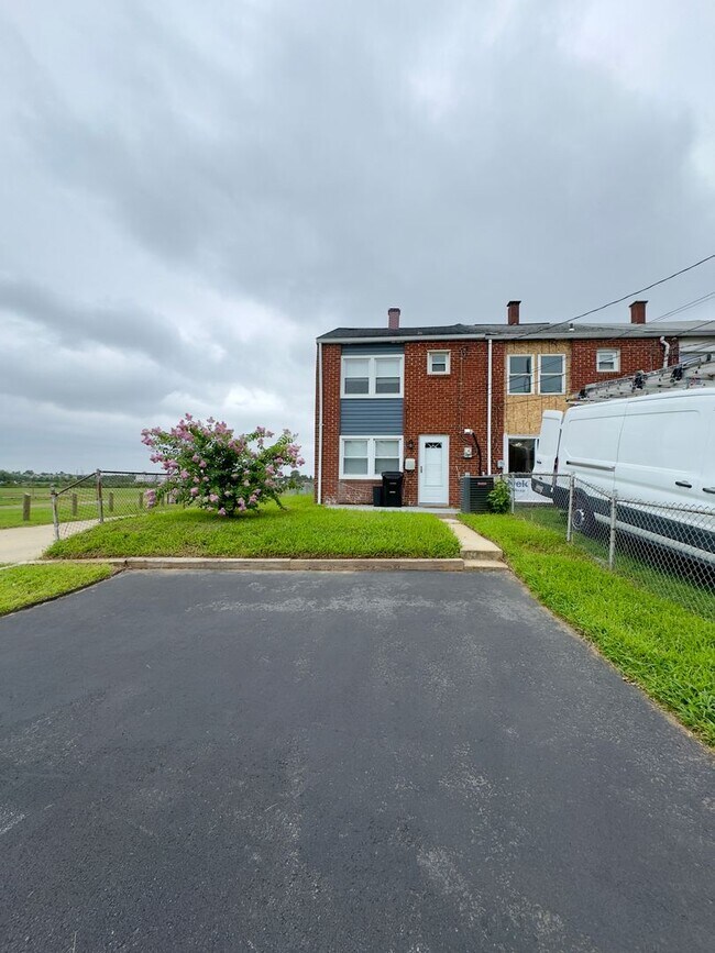Building Photo - 2113 Larkhall Rd