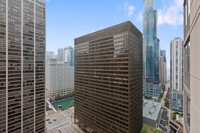 Building Photo - 222 N Columbus Dr