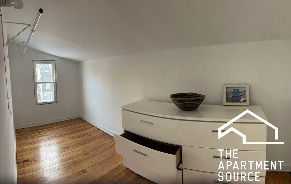 Building Photo - 1820 N Kedvale Ave