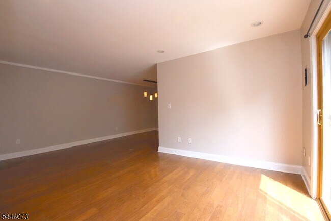 Building Photo - 1404 Normandy Ct