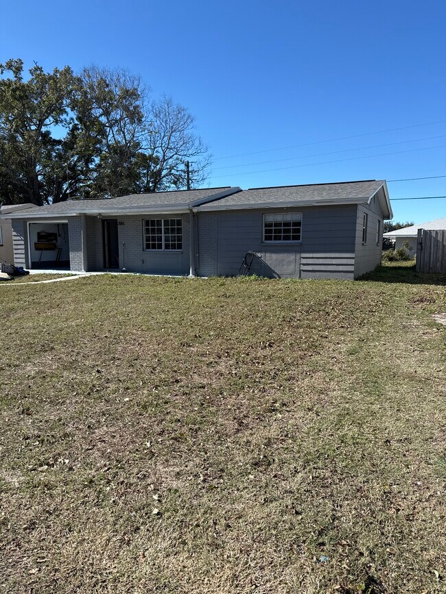 Building Photo - 3915 Winston Dr