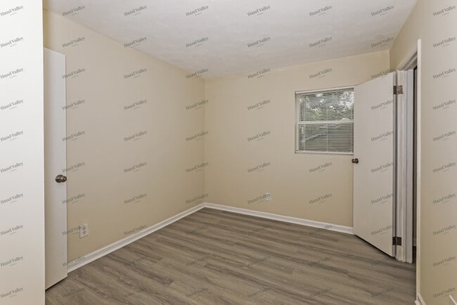 Building Photo - 8355 Dunellen Ln
