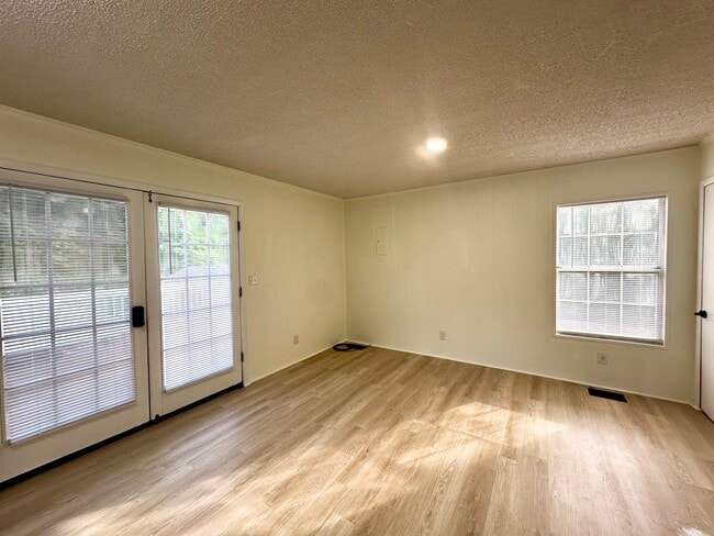 Building Photo - 4455 Pecan Valley Rd
